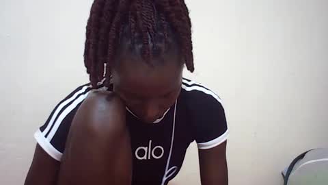 Snapshot of queen_0012 chatting on July 9, 2026, 8:18 am asher online show from July 9, 2026, 8:18 am