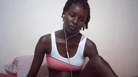 Snapshot of queen_0012 chatting on July 12, 2026, 8:05 am asher online show from July 12, 2026, 8:05 am