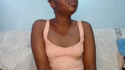 Snapshot of queen_12344 chatting on January 19, 2025, 5:05 am emmie online show from January 19, 2025, 5:05 am