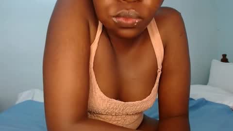 Snapshot of queen_12344 chatting on January 19, 2025, 11:34 am emmie online show from January 19, 2025, 11:34 am