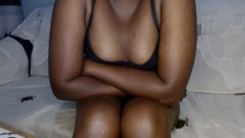 Snapshot of queen_12344 chatting on February 18, 2025, 1:32 am emmie online show from February 18, 2025, 1:32 am