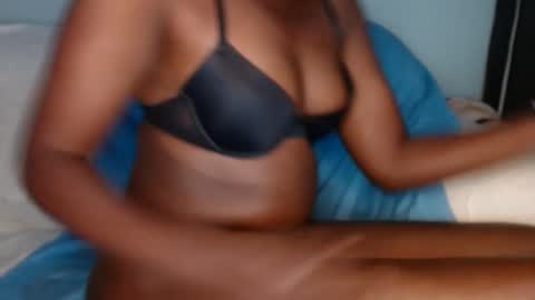 Snapshot of queen_12344 chatting on March 4, 2025, 1:12 am emmie online show from March 4, 2025, 1:12 am