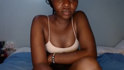 Snapshot of queen_12344 chatting on March 4, 2025, 3:59 pm emmie online show from March 4, 2025, 3:59 pm