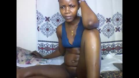 queen_abito online show from February 3, 2025, 4:35 am