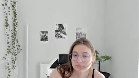 Snapshot of queen_amelie chatting on June 21, 2026, 8:06 am Amelie online show from June 21, 2026, 8:06 am