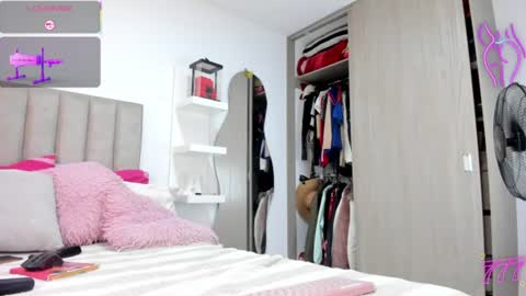 Snapshot of queen_antonella_oficial chatting on July 7, 2026, 7:07 pm QUEEN ANTONELLA online show from July 7, 2026, 7:07 pm