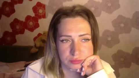 Snapshot of queen_daenerys chatting on September 15, 2025, 6:52 pm Queen Daenerys online show from September 15, 2025, 6:52 pm