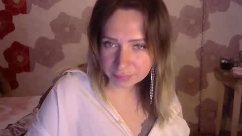 Snapshot of queen_daenerys chatting on September 27, 2025, 2:11 pm Queen Daenerys online show from September 27, 2025, 2:11 pm