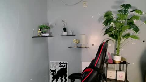 Snapshot of queen_danaya chatting on June 9, 2026, 11:27 pm queen_danaya online show from June 9, 2026, 11:27 pm