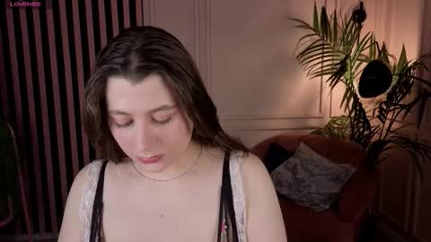 Snapshot of queen_michelle_ chatting on November 16, 2025, 10:04 pm Michelle online show from November 16, 2025, 10:04 pm