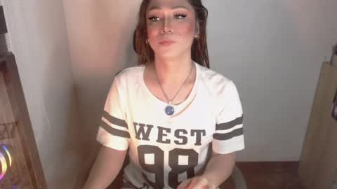 Snapshot of queen_of_all_queens chatting on May 8, 2026, 10:42 am samantha online show from May 8, 2026, 10:42 am