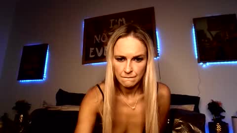 queenb6969694u online show from March 10, 2026, 4:12 pm