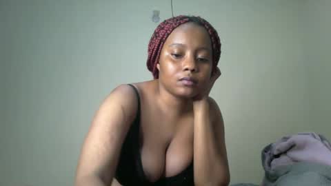 queen online show from December 13, 2025, 9:53 pm