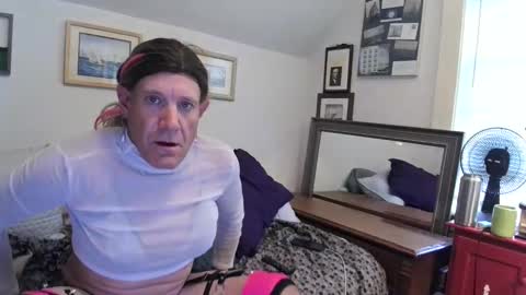 queencharlene online show from September 18, 2025, 12:29 pm