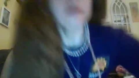 queencrimsonlvx online show from May 7, 2026, 12:54 pm