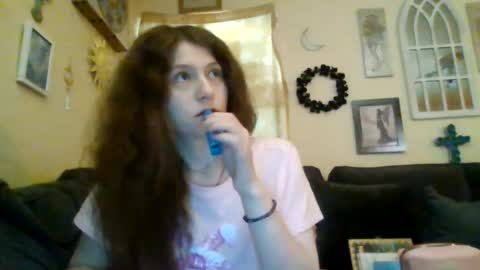 Snapshot of queencrimsonlvx chatting on July 3, 2026, 3:24 am queencrimsonlvx online show from July 3, 2026, 3:24 am