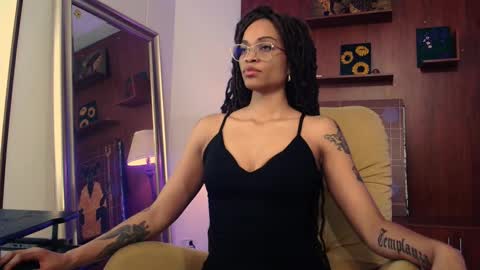 Snapshot of queendom_ing chatting on February 18, 2025, 1:21 am Sweet Goddess online show from February 18, 2025, 1:21 am