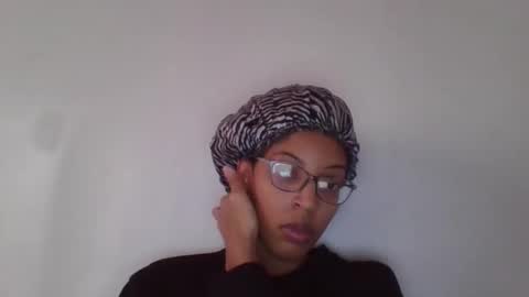 Snapshot of queenlavish chatting on November 10, 2025, 8:30 pm queenlavish online show from November 10, 2025, 8:30 pm