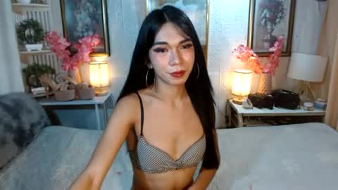 Snapshot of queennira chatting on June 26, 2026, 2:05 am queennira online show from June 26, 2026, 2:05 am