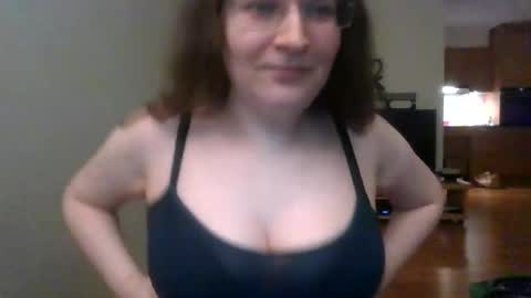 Snapshot of queenofthenights chatting on April 16, 2026, 9:39 pm queenofthenights online show from April 16, 2026, 9:39 pm