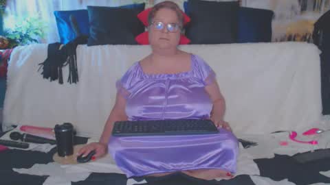 QueenPammy online show from April 16, 2026, 5:52 am