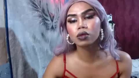 queenpinayebony_xx online show from April 5, 2026, 3:58 am