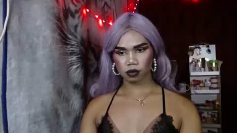 queenpinayebony_xx online show from April 9, 2026, 3:50 pm