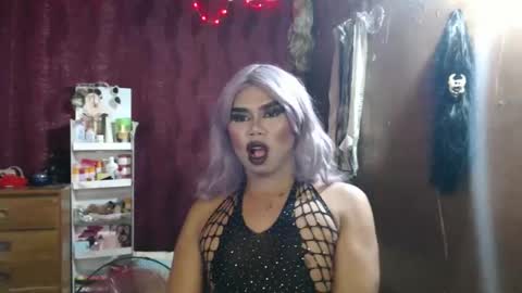 queenpinayebony_xx online show from April 10, 2026, 11:04 am