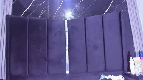 queenstarhyl online show from April 18, 2026, 3:10 am