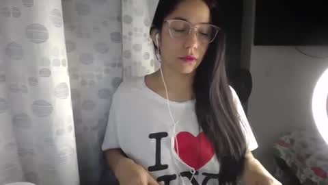 Snapshot of queenvictoria2023 chatting on March 21, 2026, 4:06 am Paola online show from March 21, 2026, 4:06 am