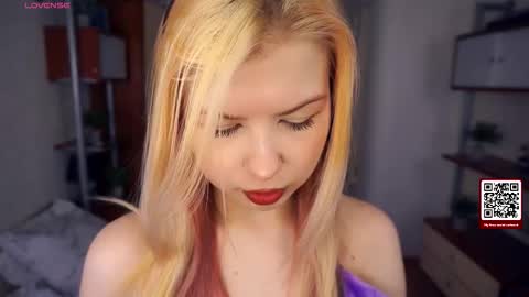 Snapshot of quennabrucker chatting on November 19, 2025, 4:23 am Tate online show from November 19, 2025, 4:23 am