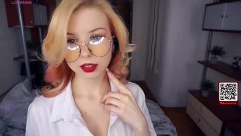 Snapshot of quennabrucker chatting on November 26, 2025, 6:36 am Tate online show from November 26, 2025, 6:36 am