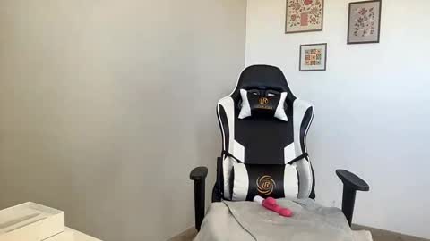 Snapshot of quinnyelena chatting on October 30, 2025, 9:22 am Quinnyelena online show from October 30, 2025, 9:22 am