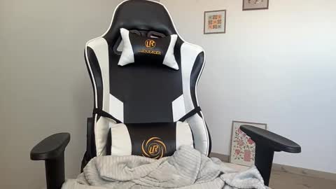 Snapshot of quinnyelena chatting on November 5, 2025, 10:59 am Quinnyelena online show from November 5, 2025, 10:59 am