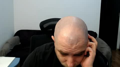 R0bila online show from April 17, 2026, 10:46 pm