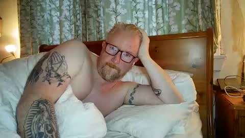 Snapshot of r_o_h_a_n chatting on November 21, 2025, 9:08 am r_o_h_a_n online show from November 21, 2025, 9:08 am