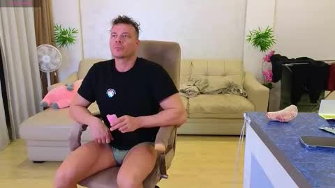 Jess  John online show from January 14, 2026, 6:35 pm