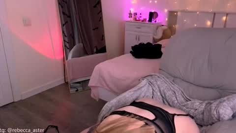 Rebecca  Becc online show from December 13, 2025, 7:53 pm