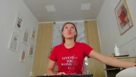 rachellesc online show from June 12, 2026, 12:15 pm