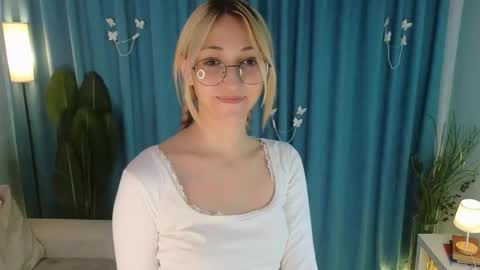 Snapshot of radi_rose chatting on September 11, 2025, 9:15 pm Karina online show from September 11, 2025, 9:15 pm