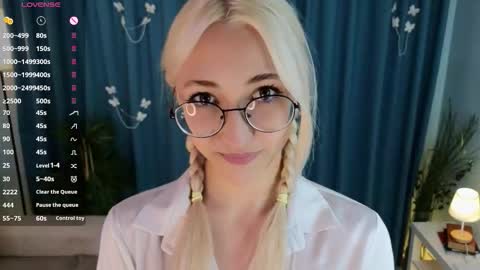 Snapshot of radi_rose chatting on September 19, 2025, 9:15 pm Karina online show from September 19, 2025, 9:15 pm