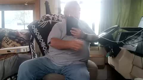 Snapshot of radiomantim chatting on June 15, 2026, 2:08 pm Radioman for fun online show from June 15, 2026, 2:08 pm