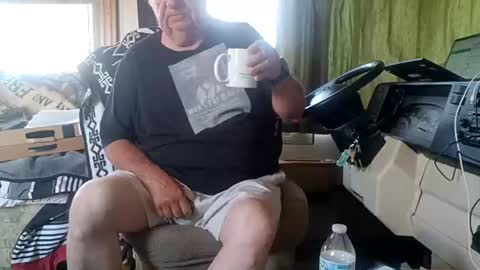 Snapshot of radiomantim chatting on June 16, 2026, 2:19 pm Radioman for fun online show from June 16, 2026, 2:19 pm