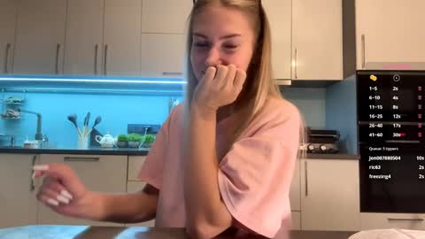 Mila online show from April 9, 2026, 3:28 pm