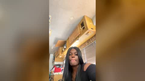 Snapshot of raeexotic_fr chatting on June 7, 2026, 10:13 pm Rae Reign online show from June 7, 2026, 10:13 pm