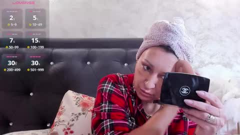 Snapshot of raelledarkstar chatting on February 9, 2026, 11:47 am raelledarkstar online show from February 9, 2026, 11:47 am