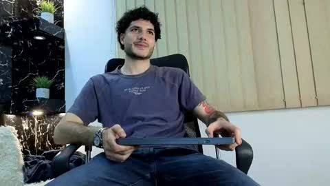 R A F A E L online show from March 8, 2026, 2:04 am