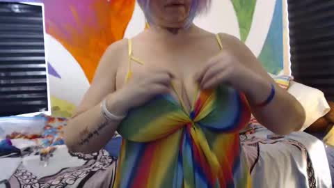 Snapshot of rainbow_n_lucky chatting on November 12, 2025, 6:41 pm RainbowNLucky online show from November 12, 2025, 6:41 pm