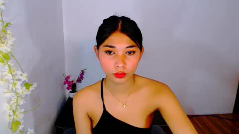 raindrizzle1706 online show from November 25, 2025, 6:52 pm