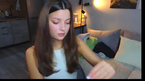 rainevi online show from March 19, 2026, 1:37 pm